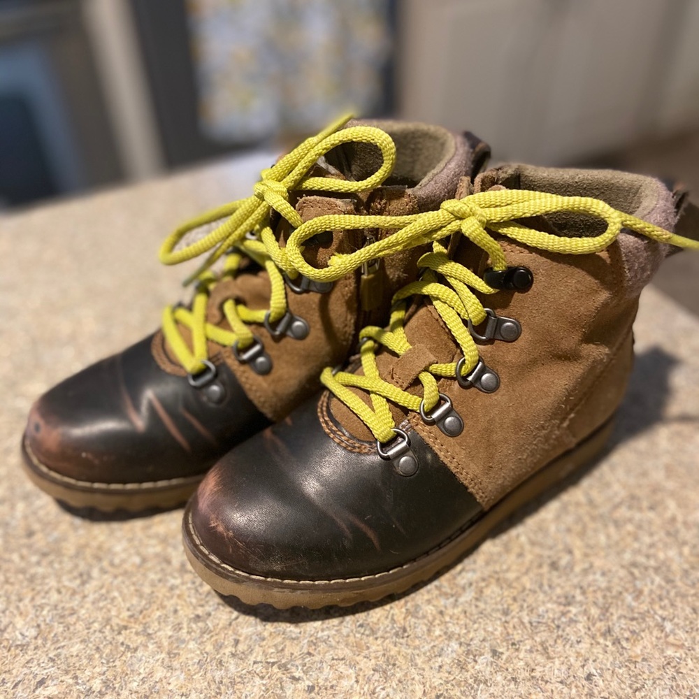 UGG Boys K Hilmar lace-up boot